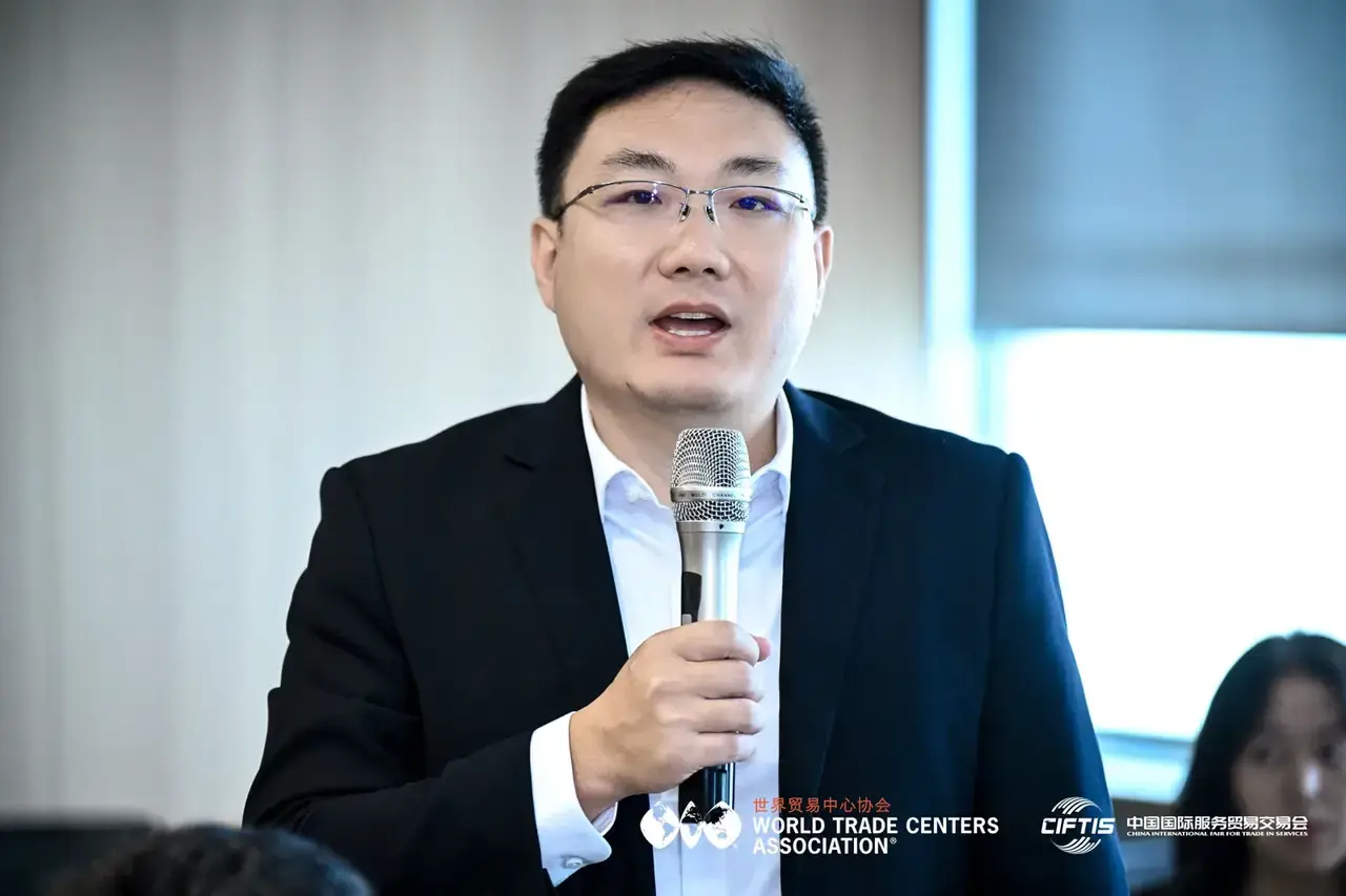 服贸会现场 · Edgar 与新加坡世贸团队