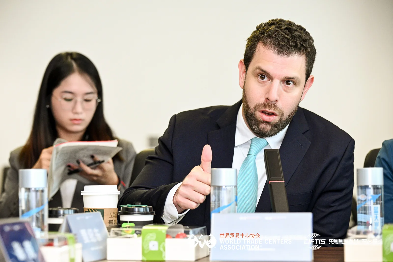 闭门深度交流现场 · 董立鑫与 Edgar