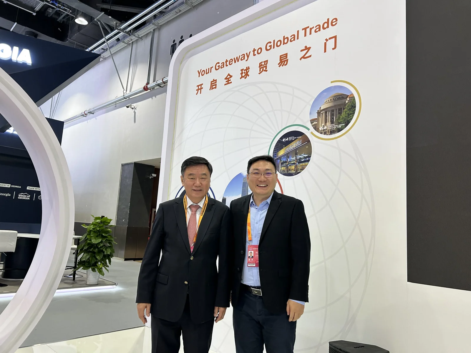 中国世界贸易组织研究会会长马建春与新加坡世贸秘书长兼COO董立鑫